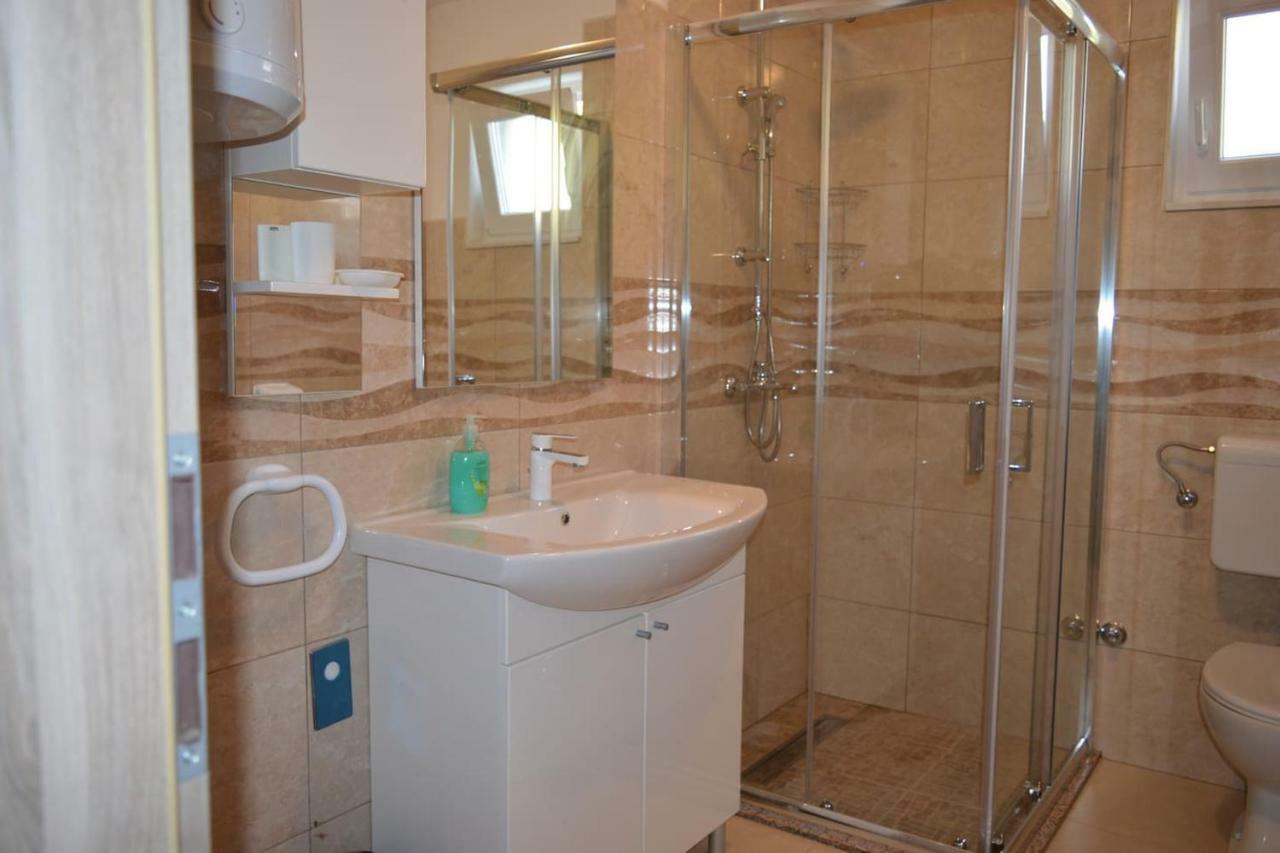 Apartment Fourm *